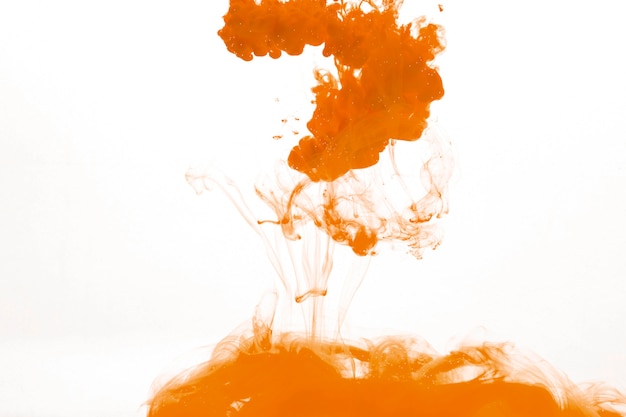 Splash van oranje pigment