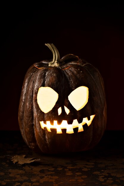 Spookachtig Halloween-pompoensnijwerk