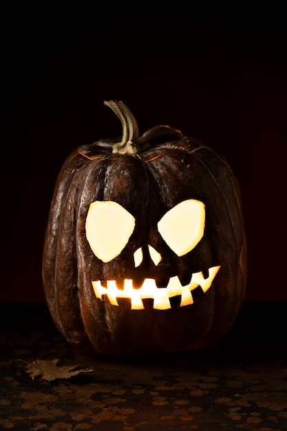 Spookachtig Halloween-pompoensnijwerk