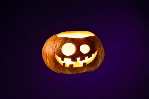 Spookachtig Halloween-pompoensnijwerk