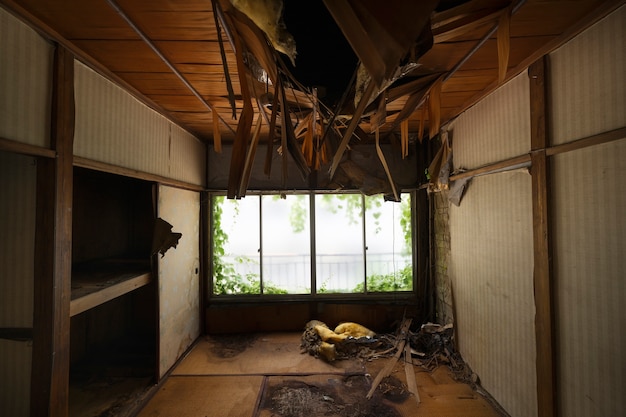 Spookhuis rommelig interieur achtergrond
