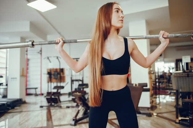 Sportmeisje in een ochtendgymnastiek