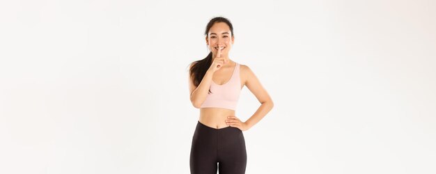 Sportwelzijn en actief levensstijlconcept glimlachend mooie aziatische vrouwelijke atleet sportvrouw aandeel p