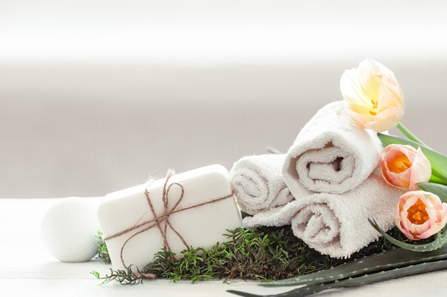 Spring spa samenstelling met tulpenbloemen