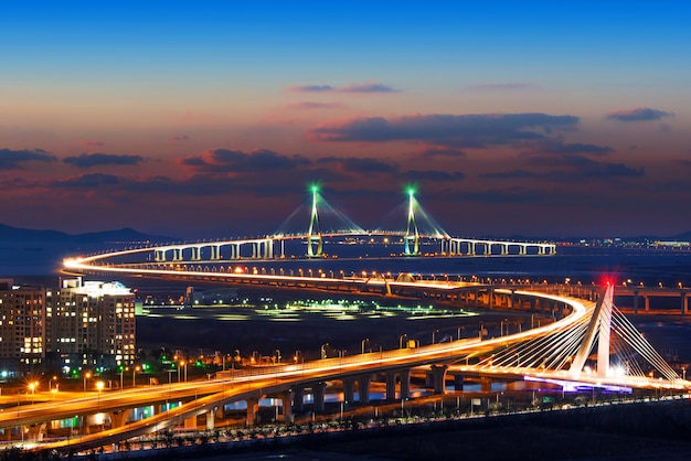 Stadsgezicht van Incheon Bridge in Korea