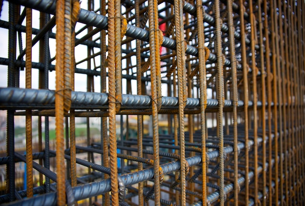 Gratis foto stalen staven van een gebouw in aanbouw