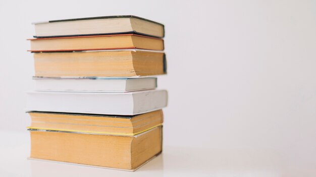 Stapel dikke boeken