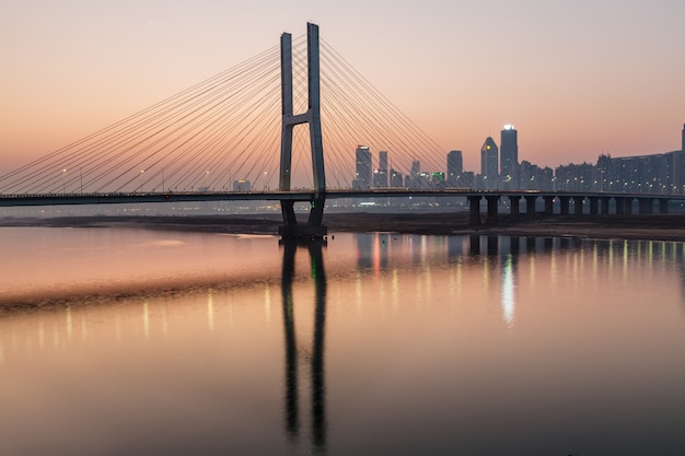 Stedelijke skyline met stadsbeeld