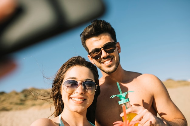 Gratis foto stel op het strand