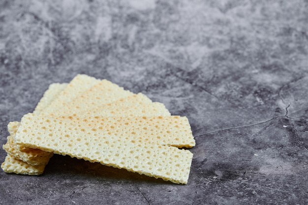 Stelletje vierkante crackers.