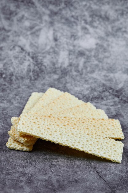 Stelletje vierkante crackers.