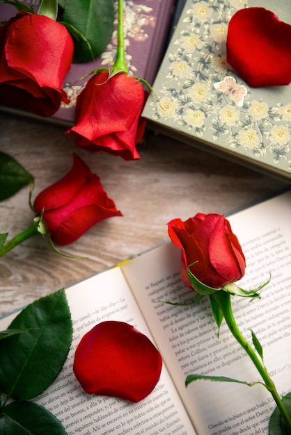 Stille natuur van prachtige rode rozen voor de Sant Jordi viering