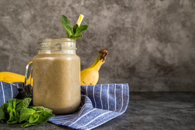 Stilleven van een smakelijke zomer smoothie