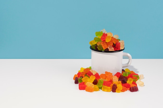 Gratis foto stilleven van kleurrijke gummyberen