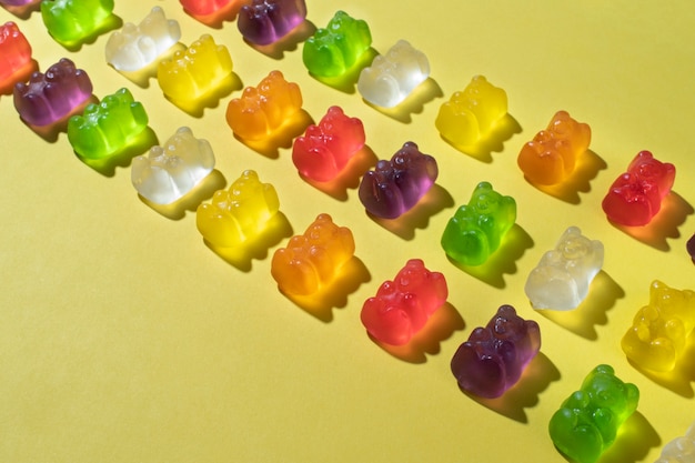 Gratis foto stilleven van kleurrijke gummyberen