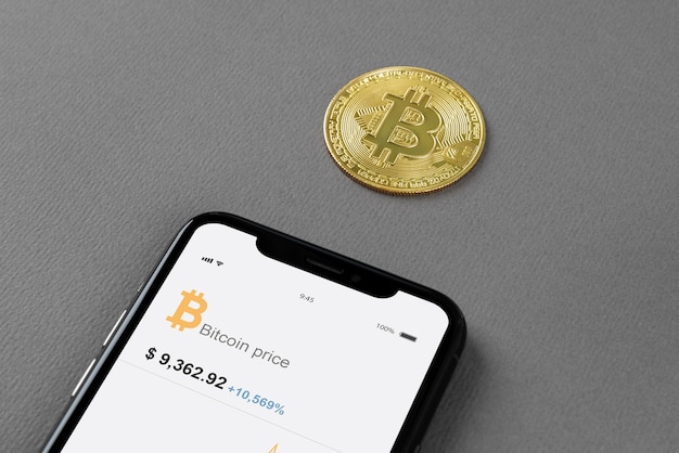 Gratis foto stillevenassortiment met cryptocurrency