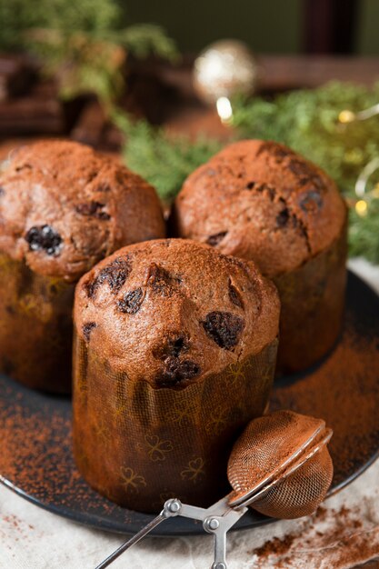 Stillevenassortiment van heerlijke panettone