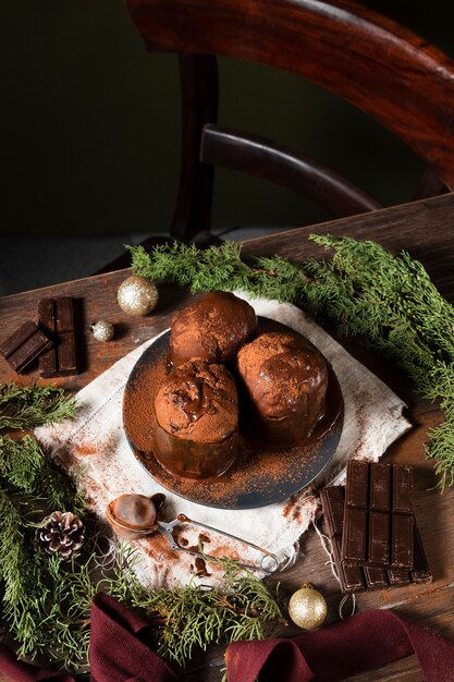 Stillevenassortiment van heerlijke panettone