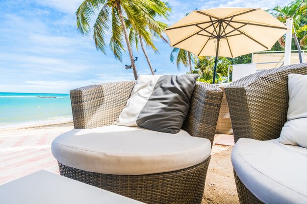 Stoelen in een strand