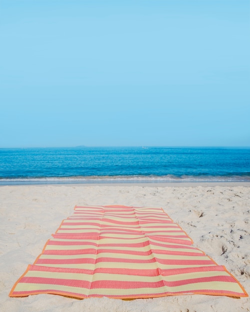 Gratis foto strand deken op zand