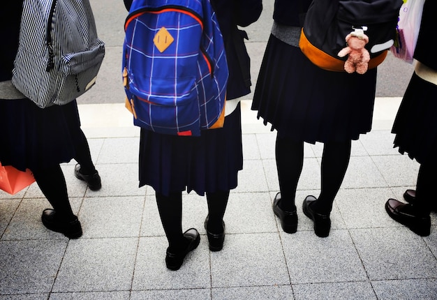 Studenten die uniforme rugzak japans leren