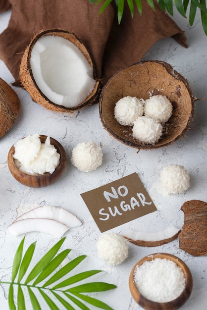 Suikervrij snoep met kokos bovenaanzicht