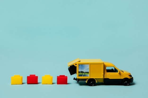 Supply chain vertegenwoordiging met gele vrachtwagen