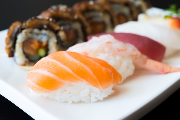 Gratis foto sushi rol