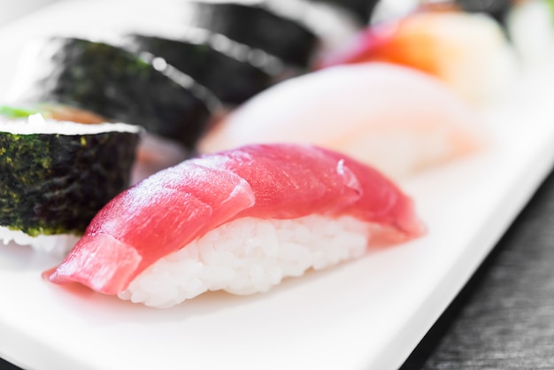 Gratis foto sushi rol