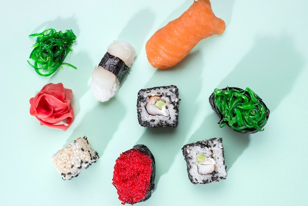 Sushi rolt voor sushi dag