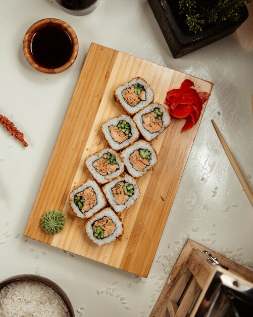 sushi set met wasabi en gember 5