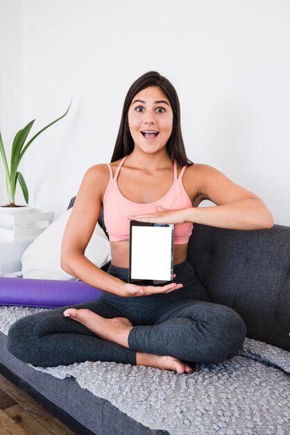 Tablet sjabloon met yoga concept