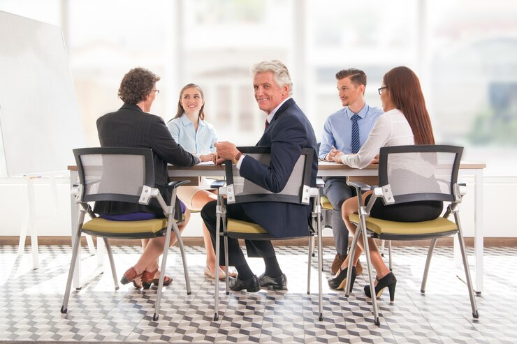 Gratis Foto tafel jonge senior samenwerking manager