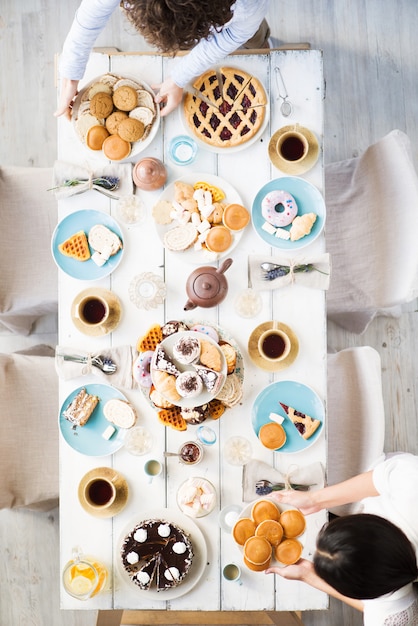 Gratis foto tafel voorbereiden voor feest