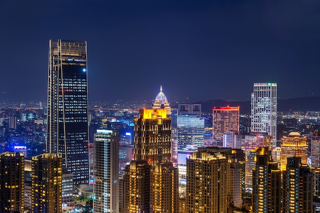 Taiwan skyline, mooie stadsgezicht bij zonsondergang in Taipei.