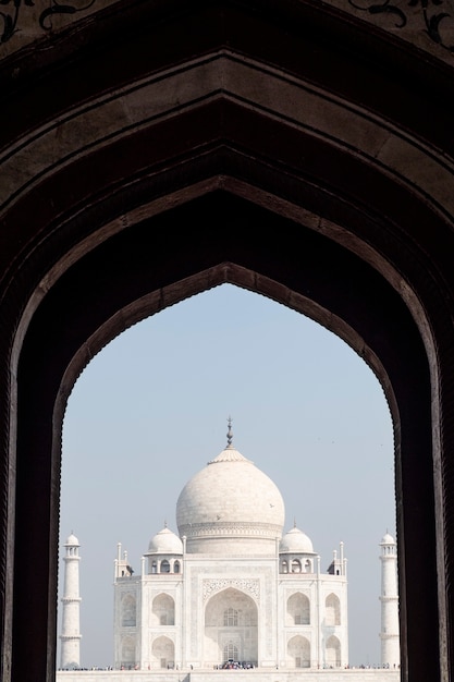 Gratis foto taj mahal bij toegangspoort