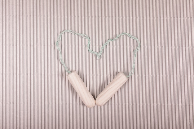 Gratis foto tampons die een hart maken