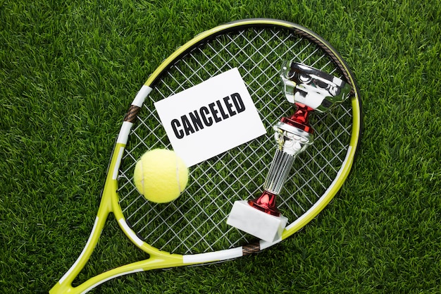 Tennis elementen arrangement met geannuleerd teken