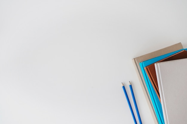 Gratis foto terug naar school decoratie met boeken