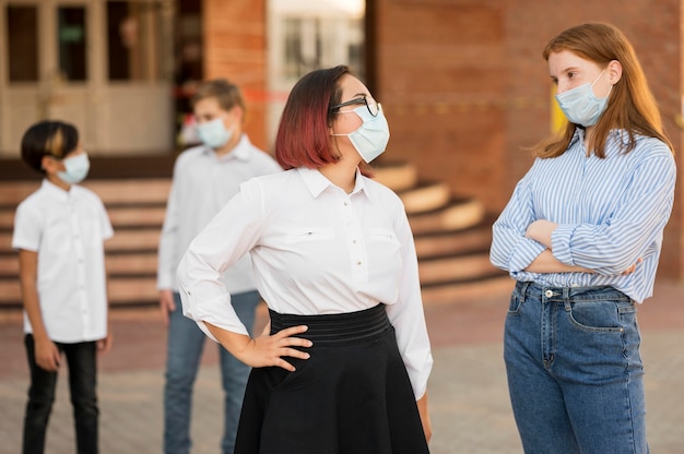 Terug naar school tijdens Covid-concept