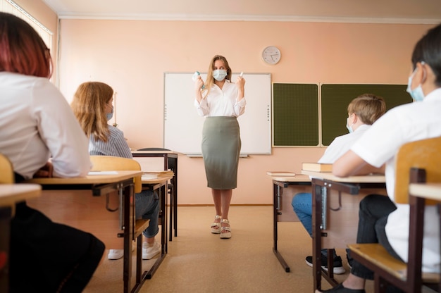 Gratis foto terug naar school tijdens covid-concept