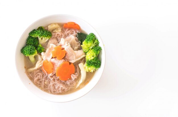 Thaise stijl noodle geroosterd in saussaus met gemarineerd varkensvlees en Chinees Broccoli