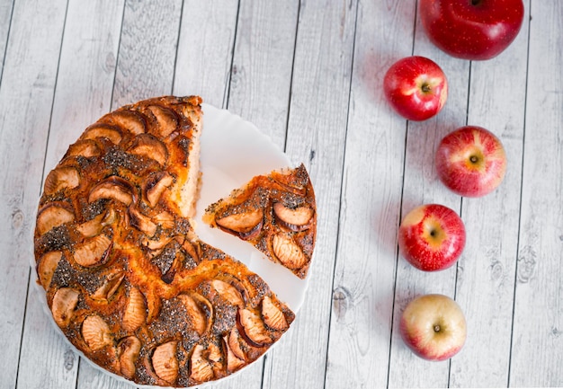 Thanksgiving bakkerij recept achtergrond traditionele amerikaanse appeltaart met maanzaad en fruit