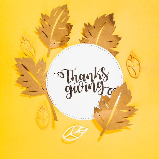 Gratis foto thanksgiving belettering op witte cirkel