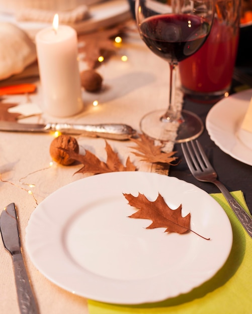 Thanksgiving-dinerarrangement met hoge hoek