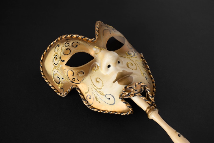 Gratis Foto theatermasker met donker stilleven als achtergrond