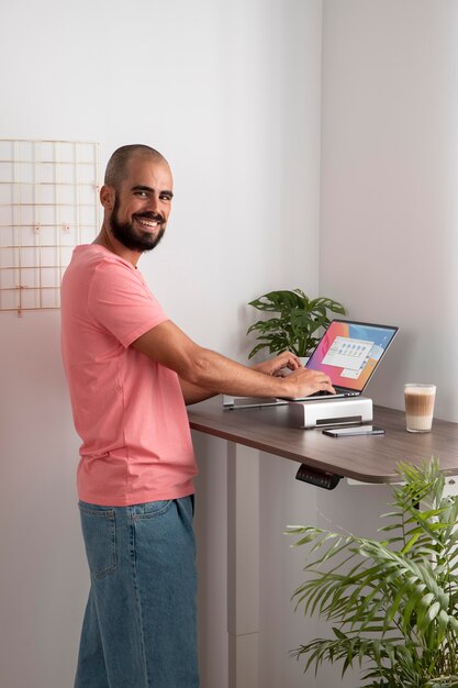 Thuiswerken op een ergonomische werkplek