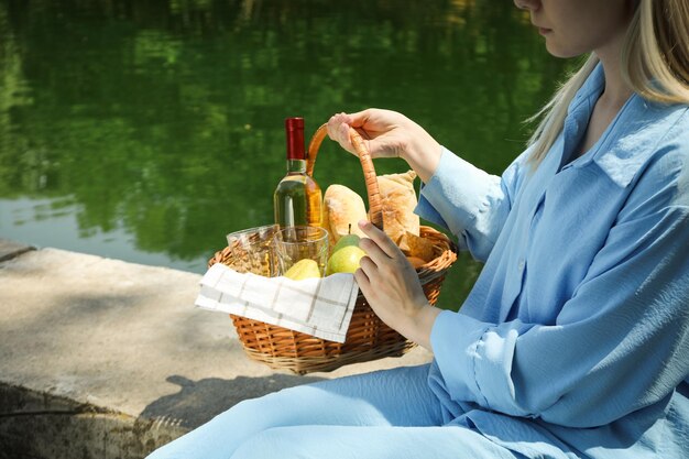 Tijd doorbrengen in de natuur picknickaccessoires voor picknick