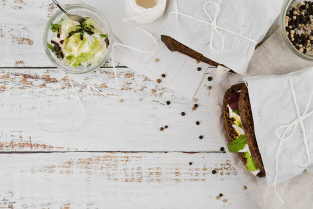 Toastbroodjes met kopie-ruimte verpakt