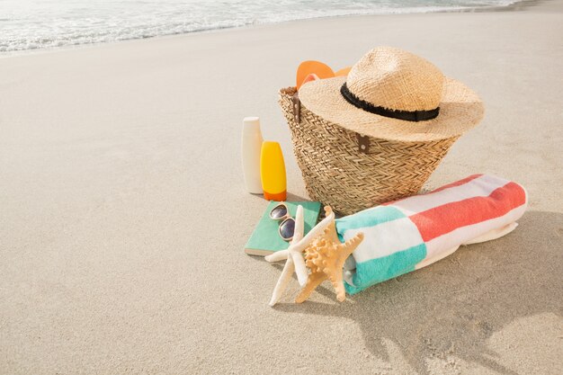 Toebehoren van het strand op zand